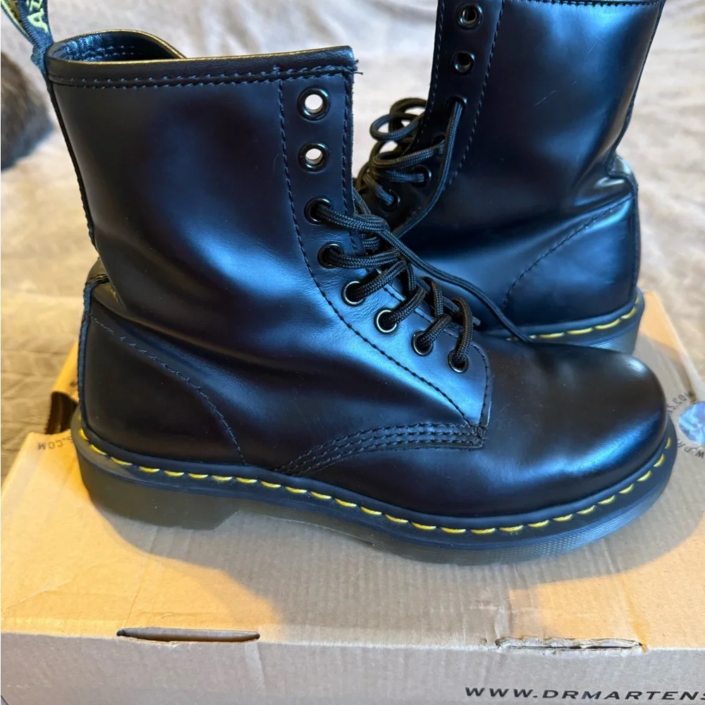 Dr. Martens Black 1460 Smooth Boots - Picture 4 of 6